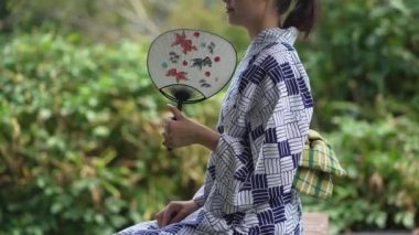 Yukata hayranı bir kadın. 