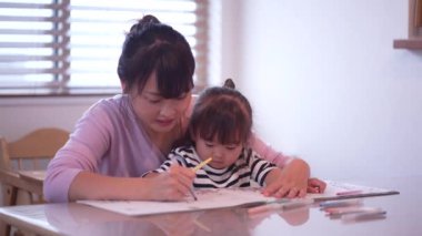 Çizilecek ebeveyn ve çocuk 