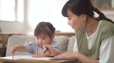 Çizilecek ebeveyn ve çocuk 