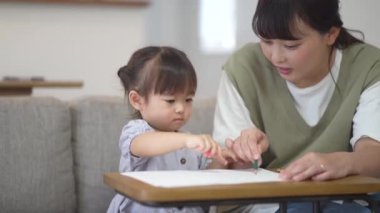 Çizilecek ebeveyn ve çocuk 