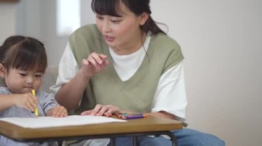 Çizilecek ebeveyn ve çocuk 