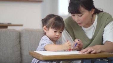 Çizilecek ebeveyn ve çocuk 