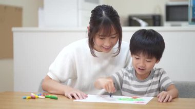 Çizilecek ebeveyn ve çocuk 