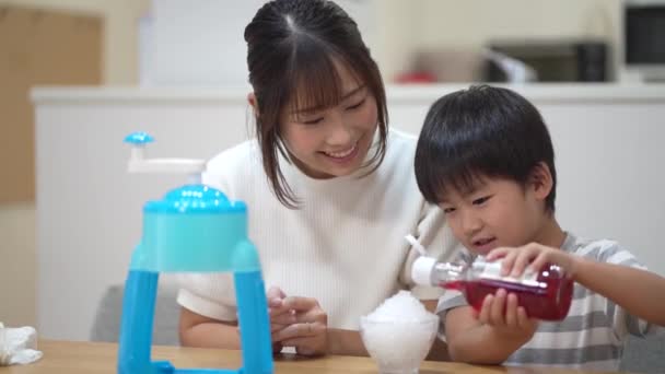 Parent Child Sprinkling Syrup Shaved Ice — Vídeos de Stock