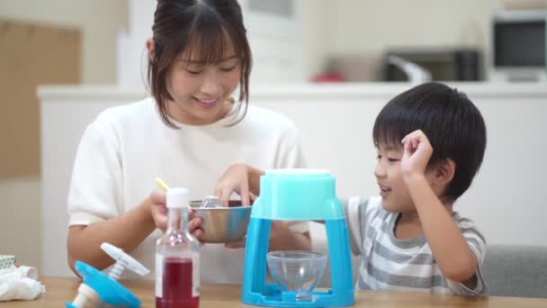 Parents Children Making Shaved Ice — ストック動画