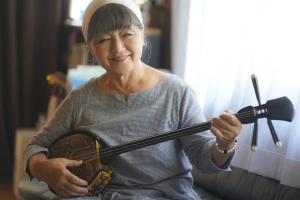 Female Playing Sanshin — Stok fotoğraf