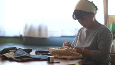Woman handcrafting a bag 