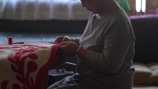 ハワイのキルトを作る女性 — ストック動画