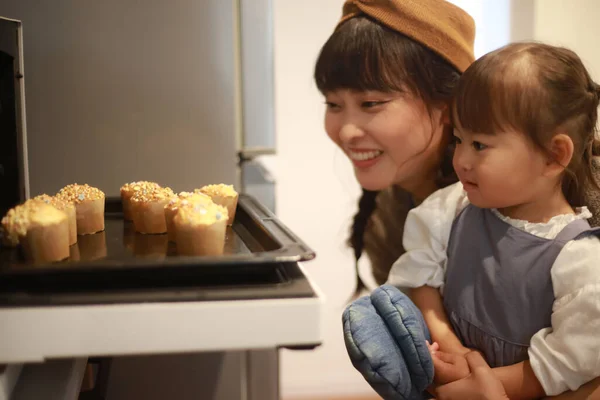 Parents Children Making Sweets — Fotografia de Stock