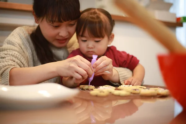 Parents Children Making Sweets — Fotografia de Stock