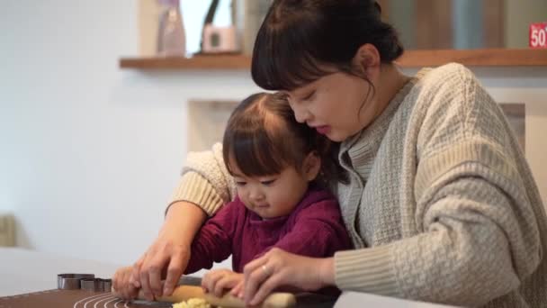 Padres Hijos Haciendo Dulces — Vídeos de Stock