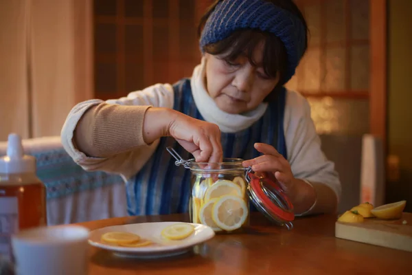 Woman Making Honey Pickles Lemon — стоковое фото