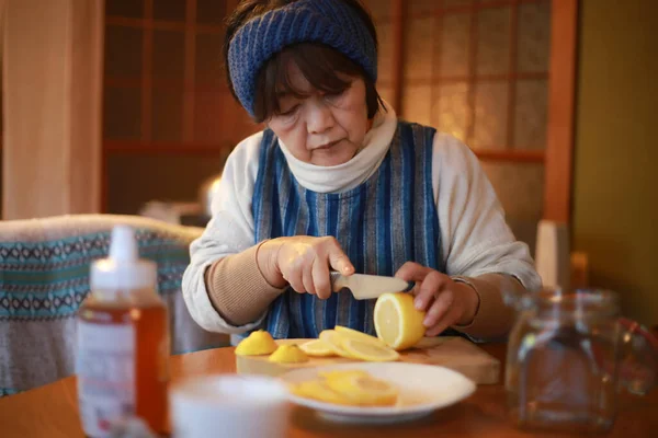Woman Making Honey Pickles Lemon — стоковое фото