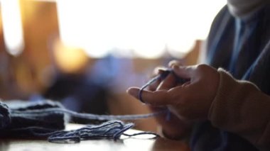 Female hand-knitting neck warmer 