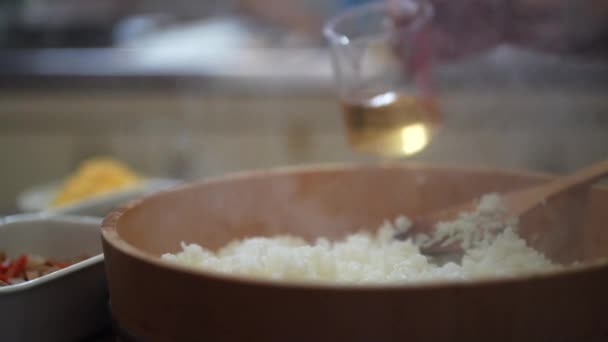 Imagem Uma Mulher Cozinhando — Vídeo de Stock