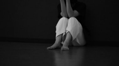 Image of a sad woman 