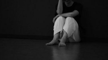 Image of a sad woman 