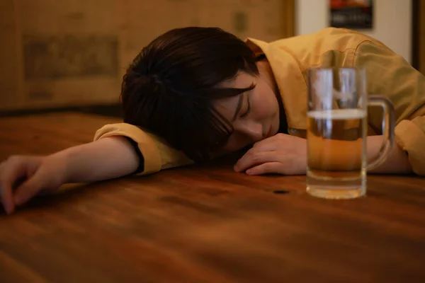 Female Who Drinks Sleeps — Foto Stock