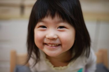 Image of a smiling girl 