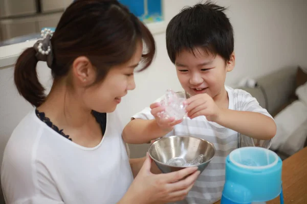 Parents Children Making Shaved Ice — Stok fotoğraf