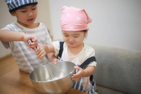 Image Children Cooking — стоковое фото