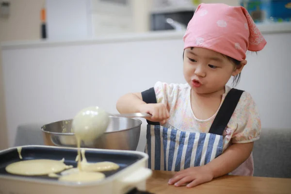 Image Girl Cooking — Photo