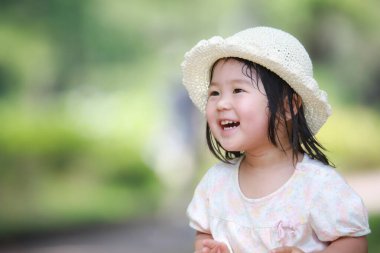Image of a smiling girl 