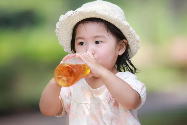 Image Girl Drinking Drink — стоковое фото