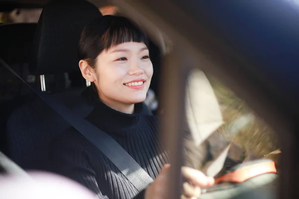 Image of a driving woman 