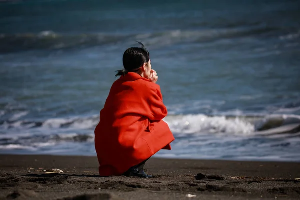 Εικόνα Μιας Καταθλιπτικής Γυναίκας Στην Παραλία — Φωτογραφία Αρχείου