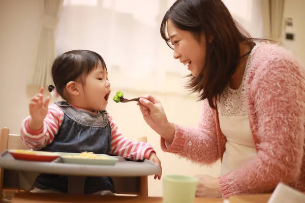 Yemek Için Ebeveyn Çocuk — Stok fotoğraf