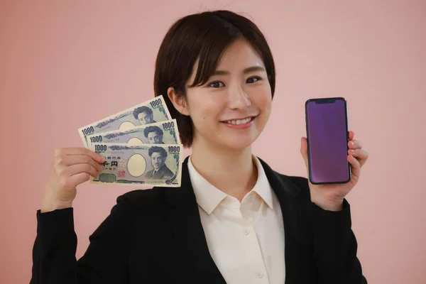 Woman Three Thousand Yen Bills Smartphone — Foto Stock