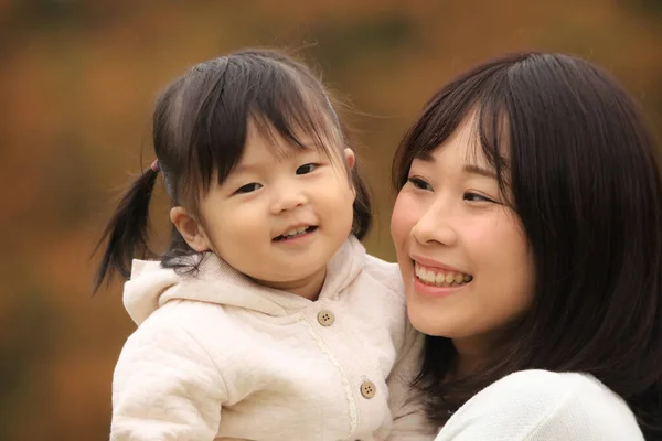 Portrait Happy Young Mother Her Little Daughter Park — Foto Stock