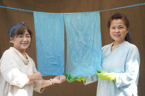 Japanese Senior Women Holding Indigo Dyed Silk — Stok fotoğraf