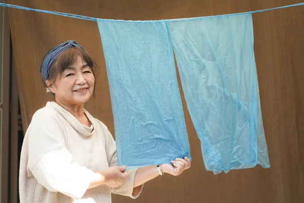 Japanese Senior Woman Holding Indigo Dyed Silk — Stok fotoğraf