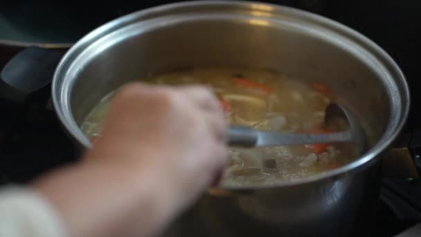 Proceso Hacer Sopa Cerdo — Vídeos de Stock