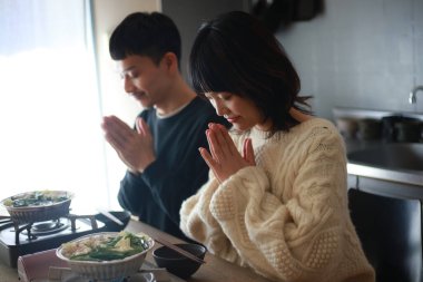 Tencere dibin kara seninki benden kara