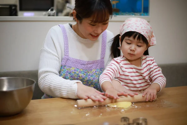 Mère Fille Cuisinent Ensemble Dans Cuisine — Photo