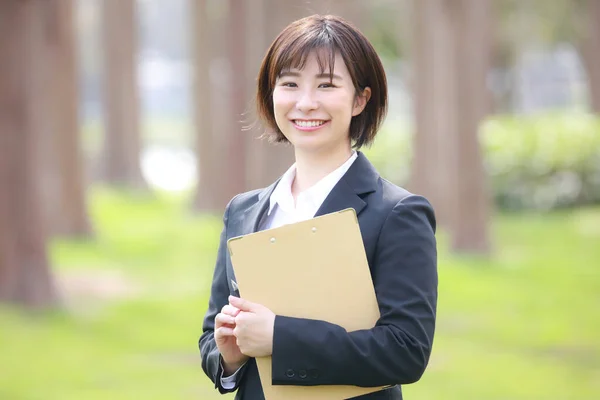 Portrait Asian Businesswoman Folder Park — Stock Photo, Image
