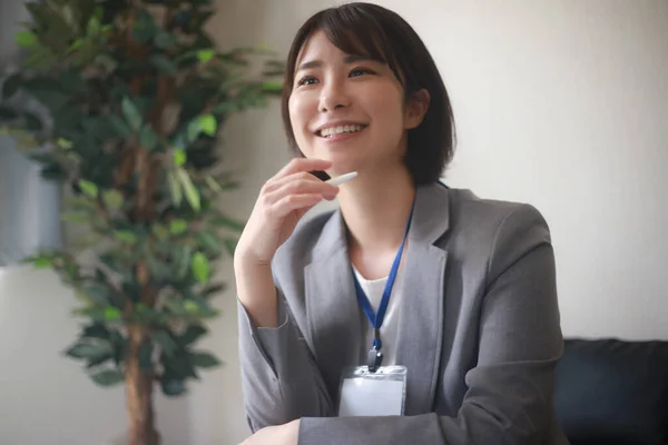 Porträtt Vacker Ung Asiatisk Affärskvinna Som Arbetar Kontoret — Stockfoto