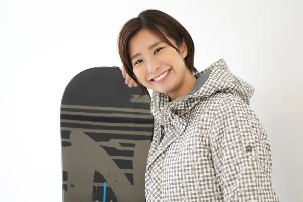 Beyaz Arka Planda Snowboard Tutan Sevimli Japon Kadın Portresi — Stok fotoğraf