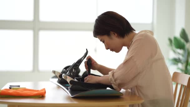 Woman Grooming Snowboard Board — Stock Video