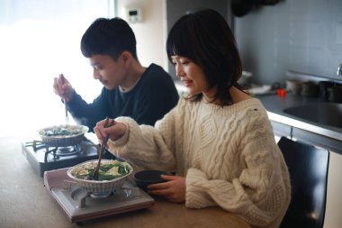 Tencere dibin kara seninki benden kara