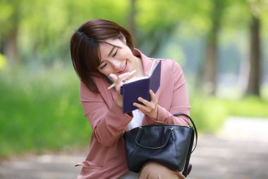 Güzel Asyalı genç kadın portresi