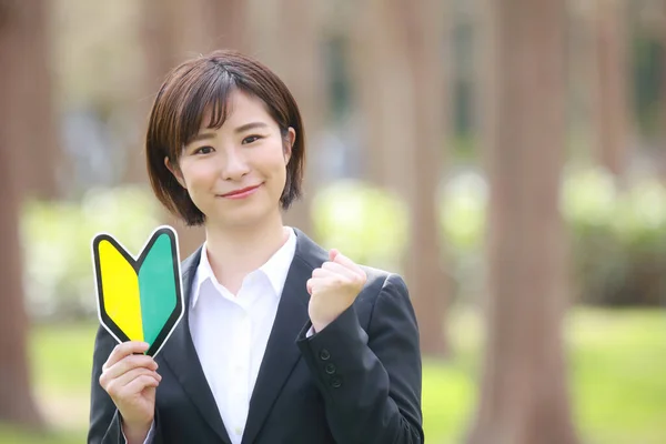 Portrait Asian Businesswoman Arrow Park — Stock Photo, Image