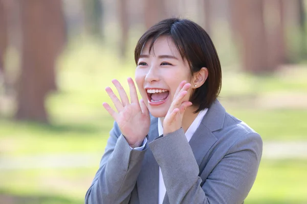 Beautiful Asian Businesswoman Shouting Outdoors — Stock Photo, Image