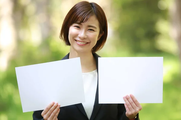 Beautiful Asian Businesswoman Cards Park — Stock Photo, Image
