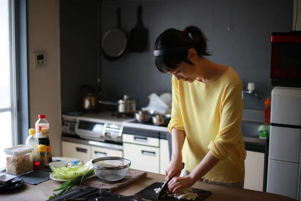 Jeune Asiatique Femme Cuisine Sur Cuisine — Photo