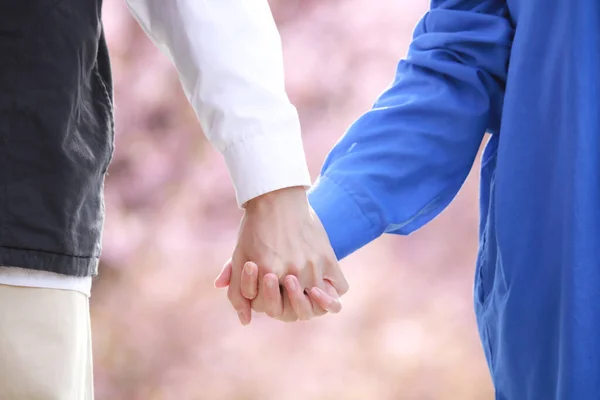 Pareja Cogida Mano Parque Verano — Foto de Stock