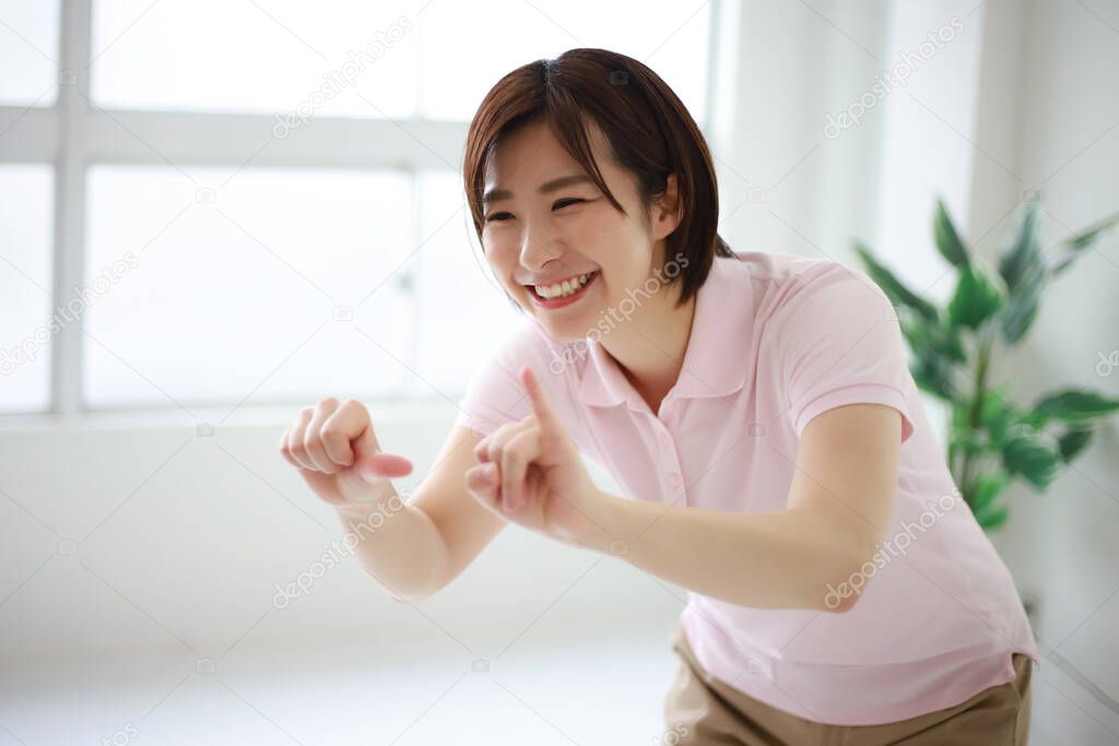 Imagen de un cuidador haciendo ejercicios